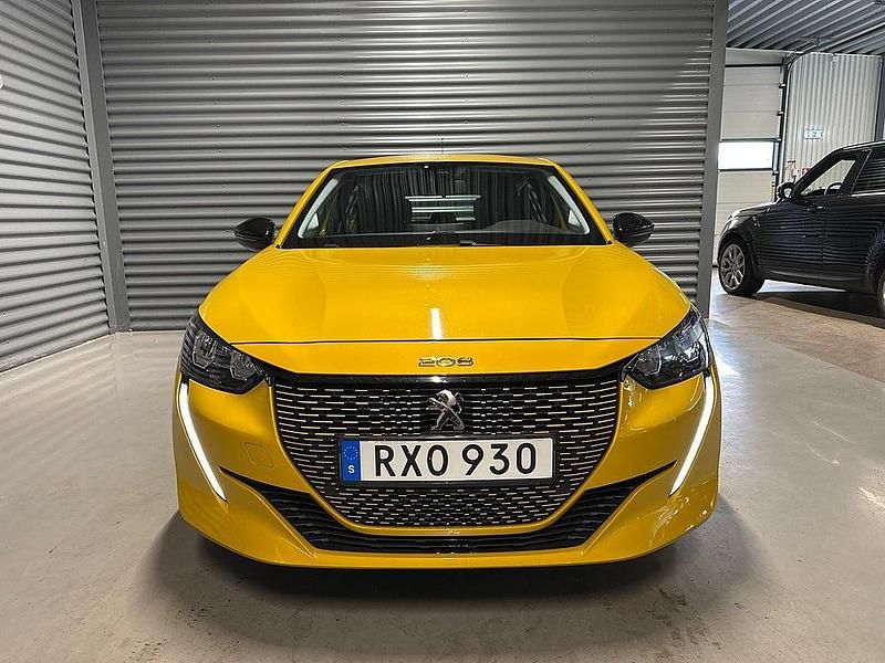 Begagnad Peugeot e-208 Active 100 kW (136 HK) 2022 Gul Halvkombi