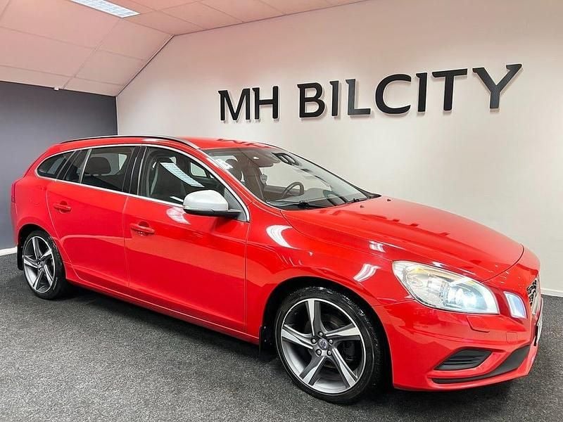Röd Begagnad 2012 Volvo V60 R-Design Kombi | 59 900 kr (Marknadspris) - Bild 1/4