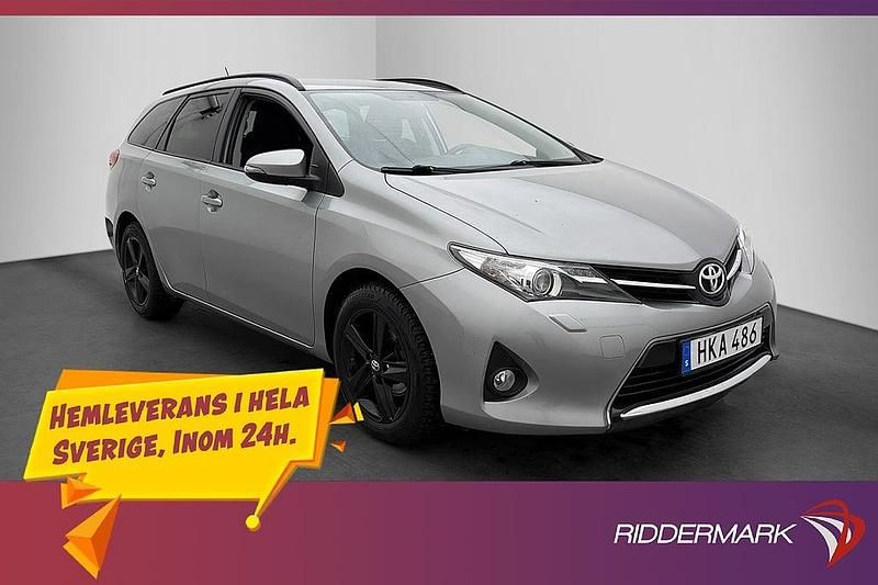 Ljusgrå Begagnad 2014 Toyota Auris Touring Sports Kombi | 124 900 kr (Marknadspris) - Bild 1/3