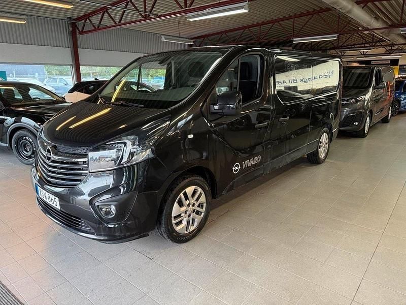 Svart Begagnad 2019 Opel Vivaro Van | 189 900 kr (Marknadspris) - Bild 1/4