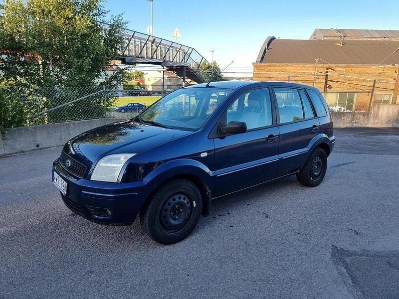 Blå Begagnad 2005 Ford Fusion Halvkombi | 21 000 kr (Marknadspris) - Bild 1/4