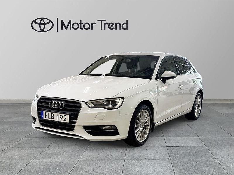 Vit Begagnad 2015 Audi A3 Sportback Ambition Halvkombi | 139 000 kr (Bra pris) - Bild 1/4