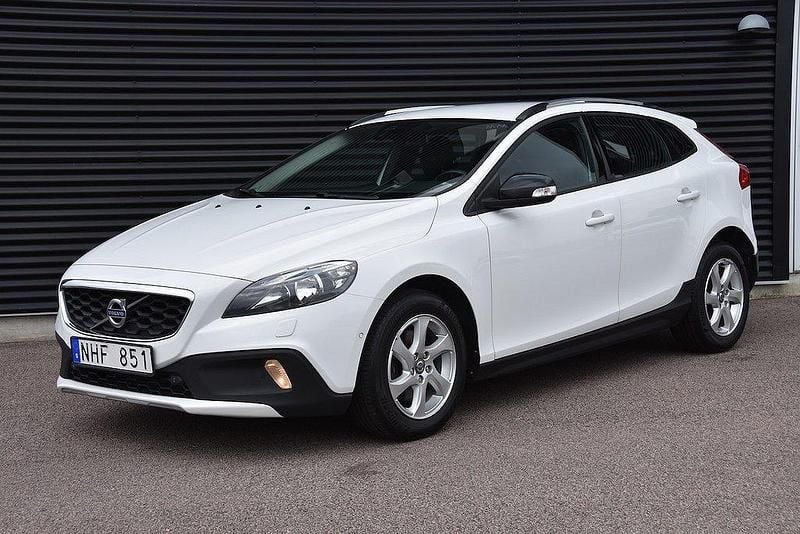 Vit Begagnad 2013 Volvo V40 CC Kinetic Kombi | 109 900 kr (Marknadspris) - Bild 1/4