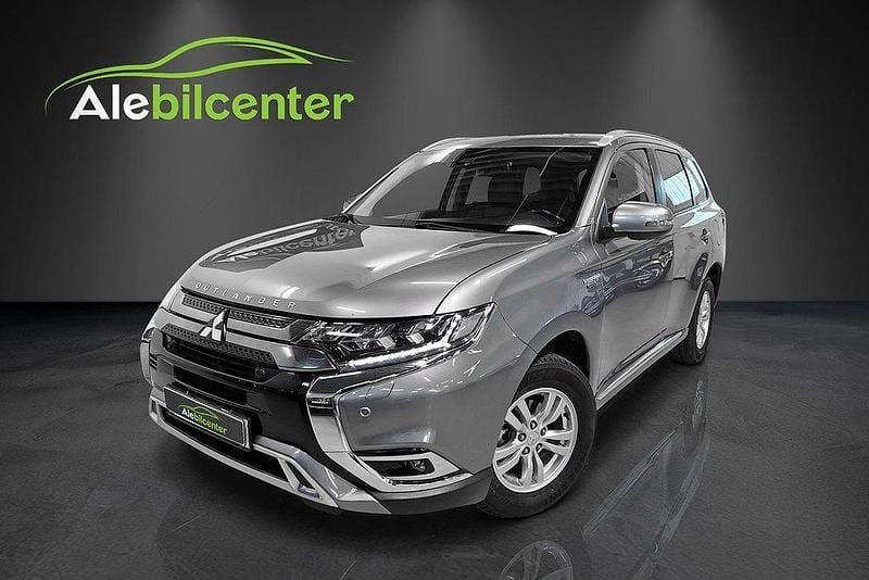 Grå Begagnad 2018 Mitsubishi Outlander P-HEV Edition SUV | 184 900 kr (Bra pris) - Bild 1/4