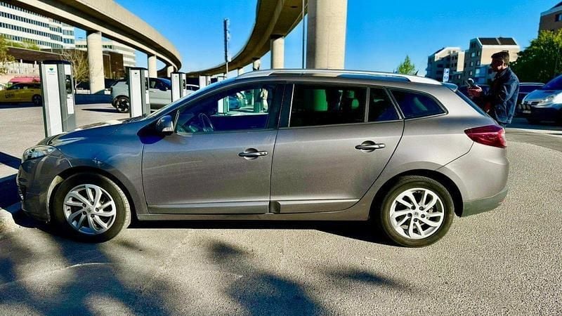 Grå Begagnad 2013 Renault Mégane GrandTour Kombi | 65 000 kr (Marknadspris) - Bild 1/4