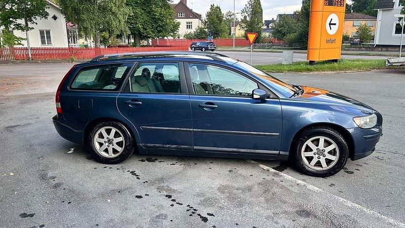 Blå Begagnad 2005 Volvo V50 Kombi | 19 900 kr (Dyr) - Bild 1/4