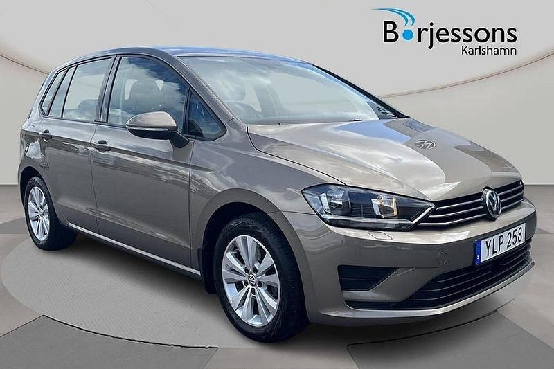 Ljusbrun Begagnad 2017 VW Golf VII Halvkombi | 149 000 kr (Marknadspris) - Bild 1/4