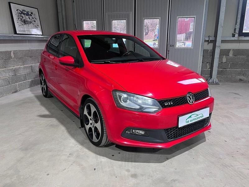 Röd Begagnad 2011 VW Polo GTI Halvkombi | 104 900 kr (Marknadspris) - Bild 1/4