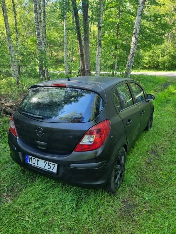 Grå Begagnad 2010 Opel Corsa Enjoy Halvkombi | 18 000 kr (Superpris) - Bild 1/3