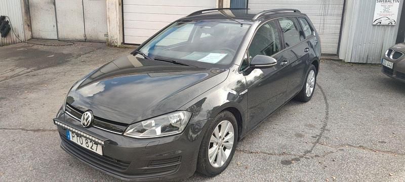 Mörkgrå (grå) Begagnad 2014 VW Golf VII Kombi | 85 000 kr (Marknadspris) - Bild 1/4