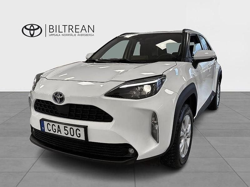 Vit Begagnad 2023 Toyota Yaris Cross Active SUV | 259 900 kr (Bra pris) - Bild 1/3