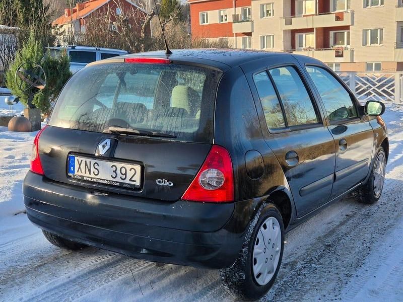 Begagnad Renault Clio R.S. 75 HK (55 kW) 2006 Halvkombi
