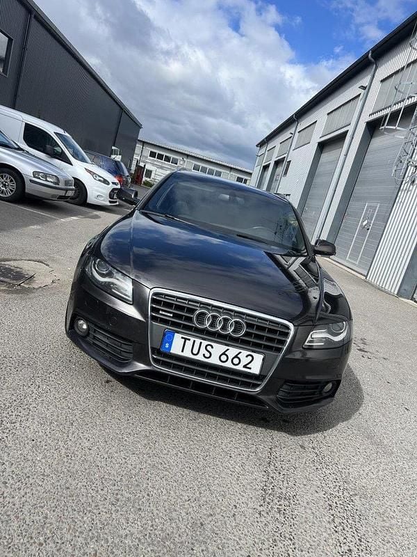 Grå Begagnad 2011 Audi A4 Kombi | 74 000 kr (Marknadspris) - Bild 1/4
