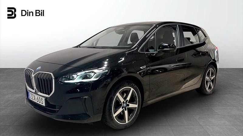 Svart Begagnad 2022 BMW 225 Kombi | 269 900 kr - Bild 1/4
