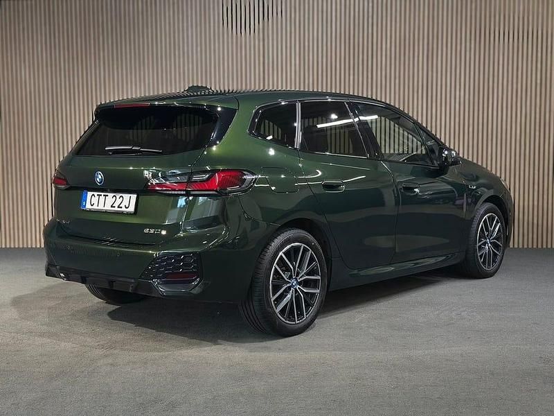 Begagnad BMW 230 330 HK (242 kW) 2023 Grön Kombi