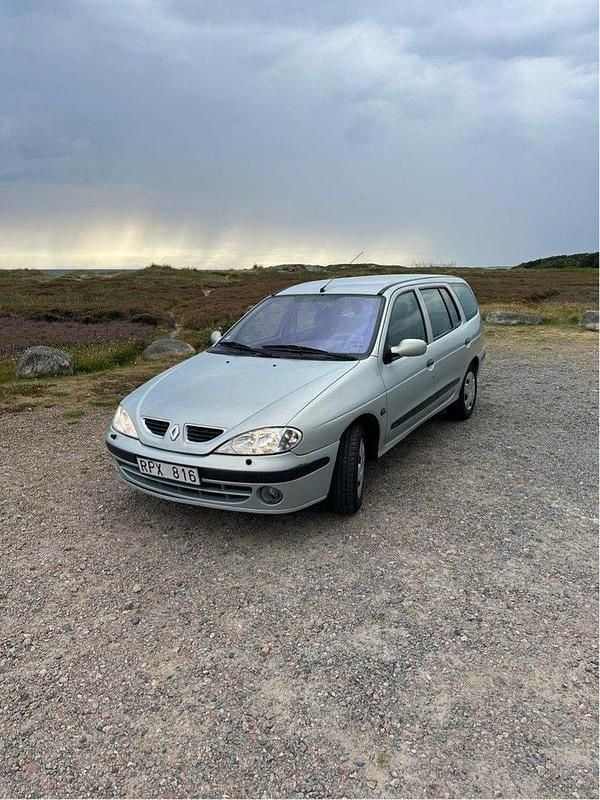 Grå Begagnad 2000 Renault Mégane GrandTour Kombi | 7 500 kr - Bild 1/4