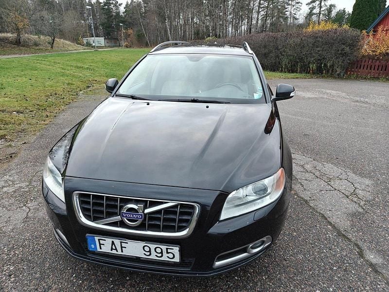 Svart Begagnad 2010 Volvo V70 Summum Kombi | 60 000 kr (Superpris) - Bild 1/4