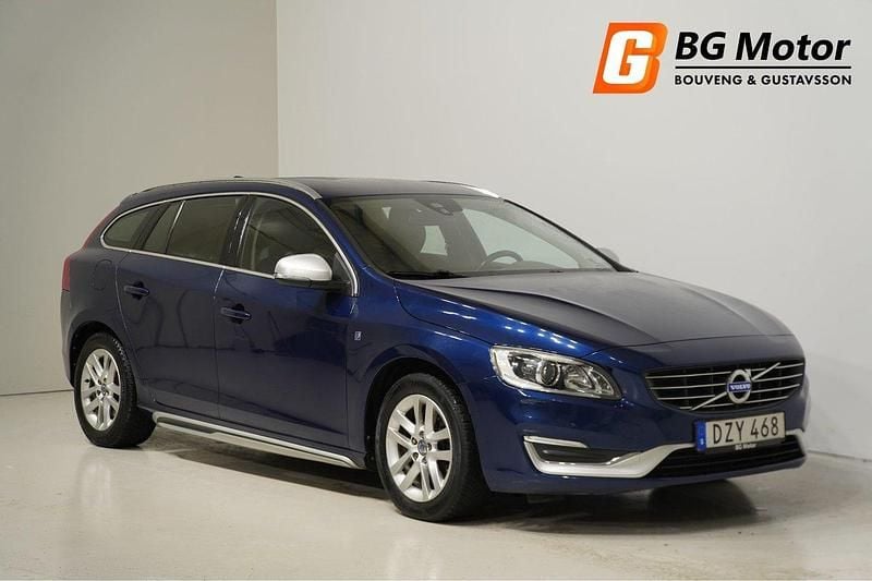 Blå Begagnad 2015 Volvo V60 Ocean Race Kombi | 129 900 kr (Marknadspris) - Bild 1/4