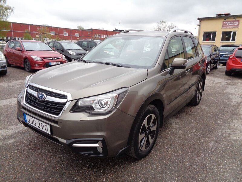 Ljusbrun Begagnad 2015 Subaru Forester SUV | 169 900 kr (Marknadspris) - Bild 1/4