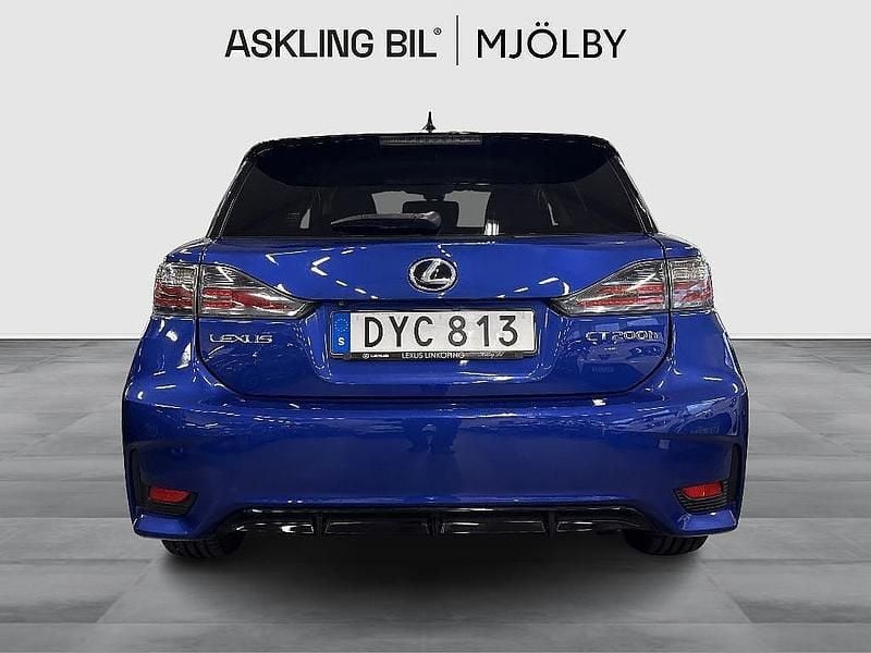 Begagnad Lexus CT200h Sport Line 136 HK (100 kW) 2015 Blå Halvkombi
