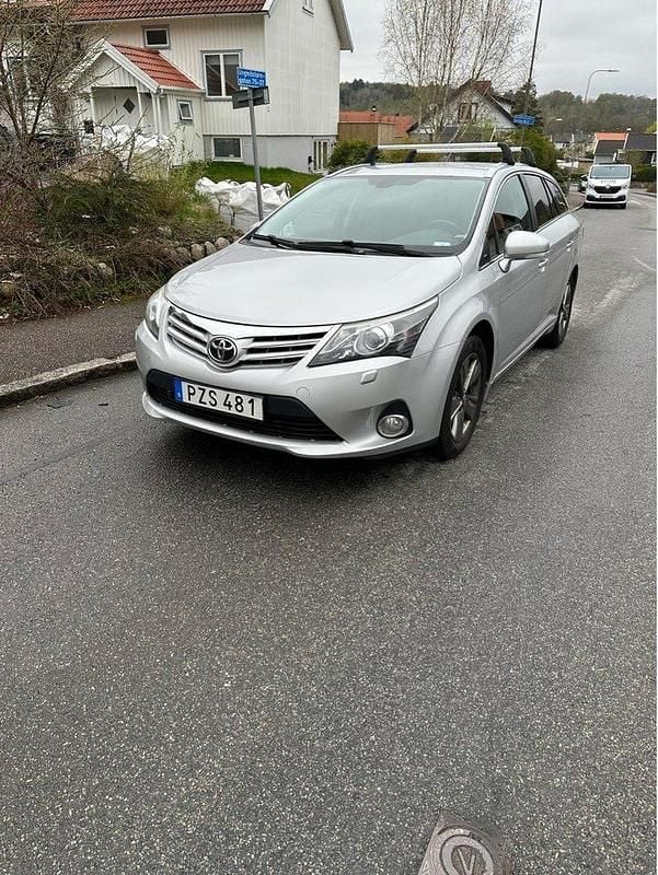 Silver Begagnad 2014 Toyota Avensis Edition Kombi | 92 000 kr (Marknadspris) - Bild 1/4