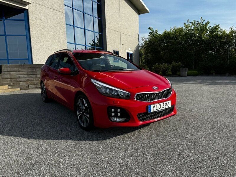 Röd Begagnad 2017 Kia Ceed Sportswagon GT-Line Kombi | 149 900 kr (Marknadspris) - Bild 1/4