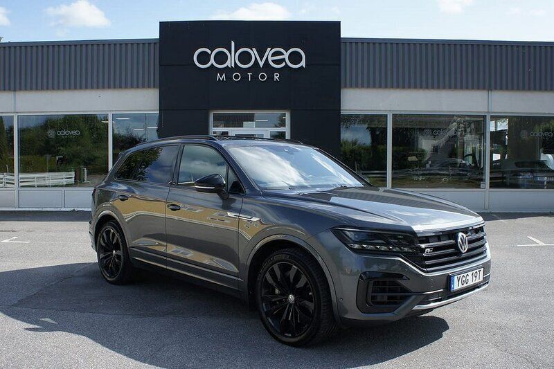 Grå Begagnad 2020 VW Touareg Executive SUV | 459 900 kr - Bild 1/4