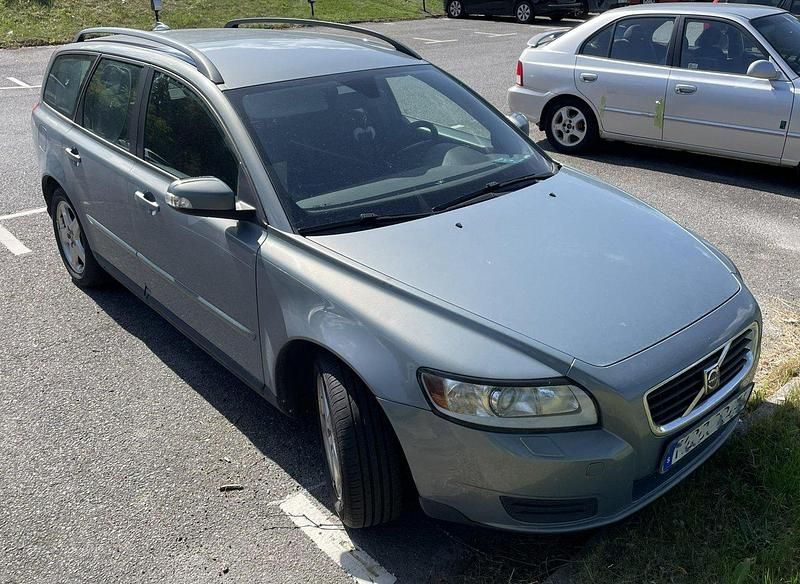Blå Begagnad 2008 Volvo V50 Kinetic Kombi | 10 000 kr - Bild 1/4