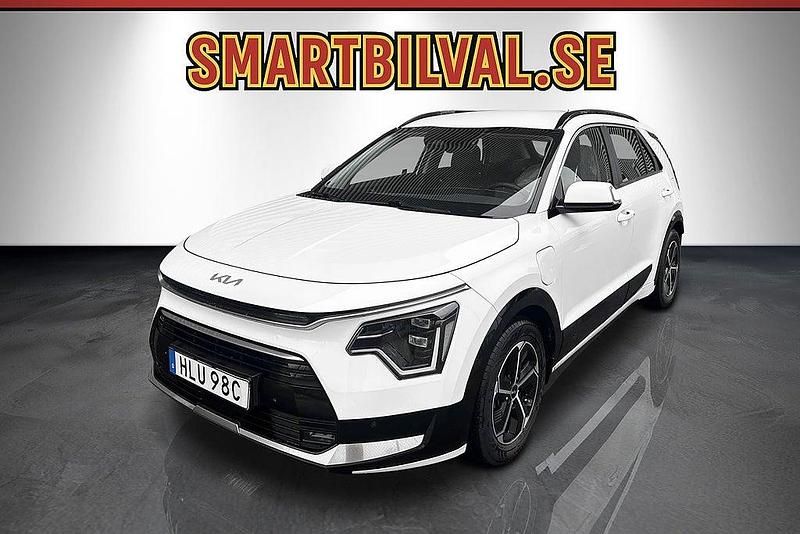 Vit Begagnad 2022 Kia Niro Advance SUV | 199 900 kr (Marknadspris) - Bild 1/4