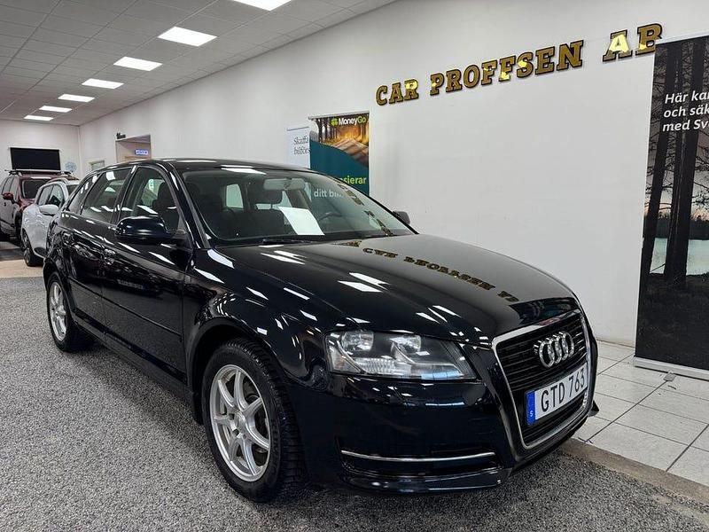 Svart Begagnad 2011 Audi A3 Sportback Attraction Halvkombi | 64 900 kr - Bild 1/4