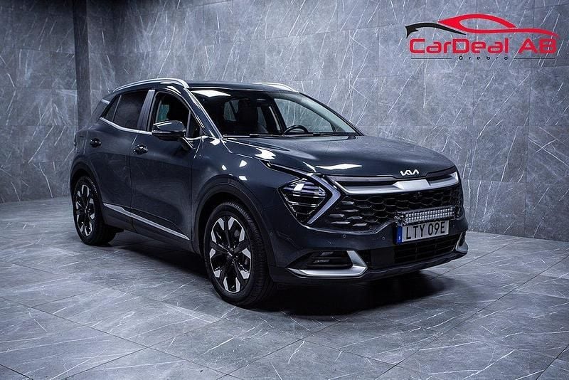 Grå Begagnad 2022 Kia Sportage 3 SUV | 308 800 kr (Superpris) - Bild 1/4