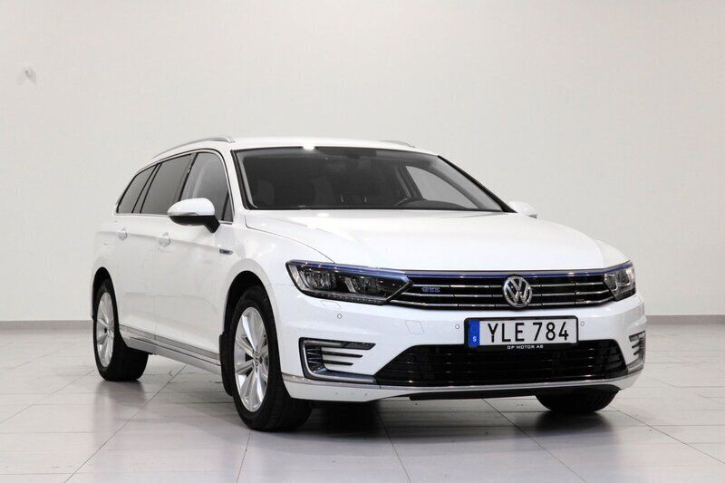 Vit Begagnad 2017 VW Passat GTE Kombi | 219 900 kr (Marknadspris) - Bild 1/4