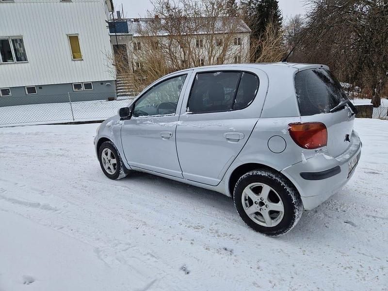 Begagnad Toyota Yaris 65 HK (47 kW) 2003