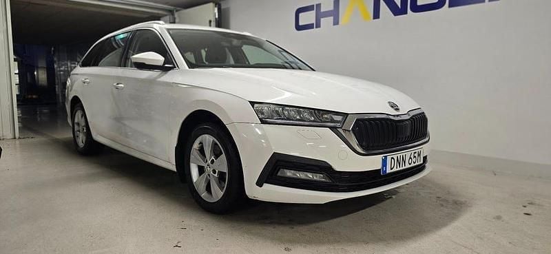 Vit Begagnad 2022 Skoda Octavia G-TEC Ambition Kombi | 149 900 kr (Superpris) - Bild 1/4