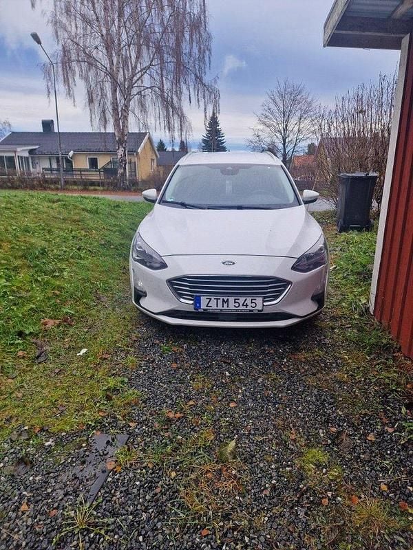 Vit Begagnad 2021 Ford Focus Kombi | 110 000 kr - Bild 1/4