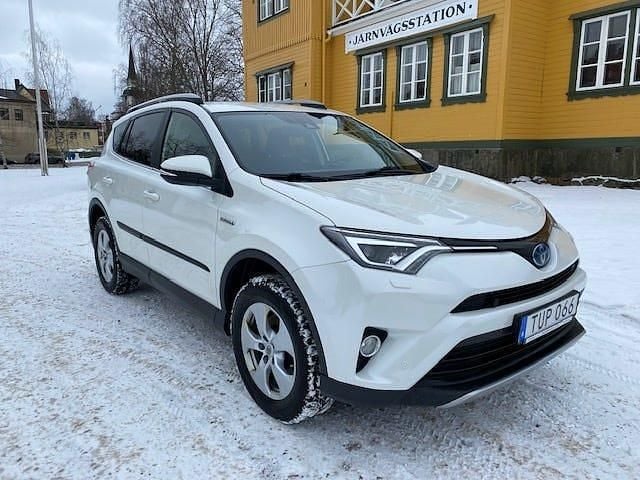Begagnad Toyota RAV4 Hybrid 197 HK (144 kW) 2018 SUV