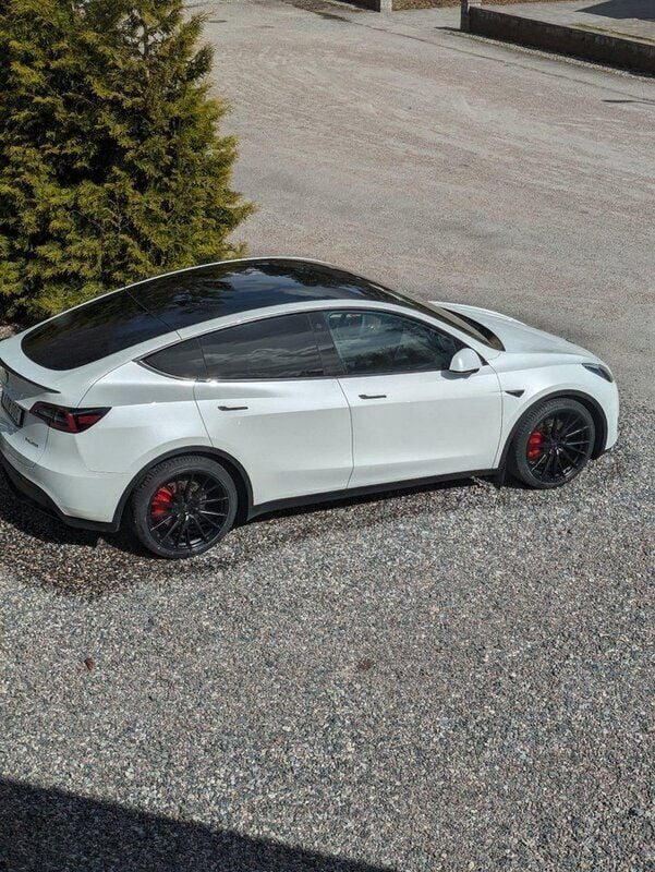 Vit Begagnad 2022 Tesla Model Y Performance SUV | 399 999 kr (Superpris) - Bild 1/4