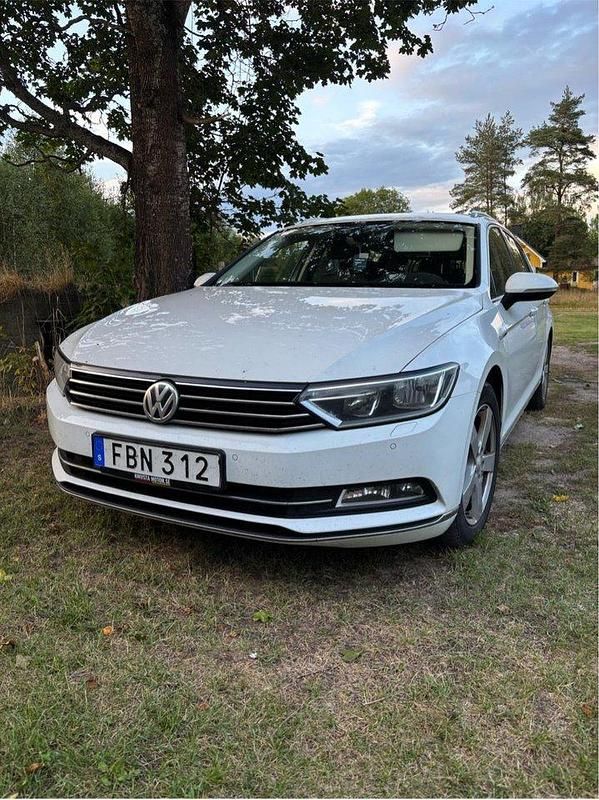 Vit Begagnad 2015 VW Passat GT Kombi | 120 000 kr (Bra pris) - Bild 1/4