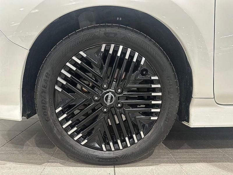 Begagnad Nissan Leaf 360º 111 kW (151 HK) 2023 Vit Halvkombi