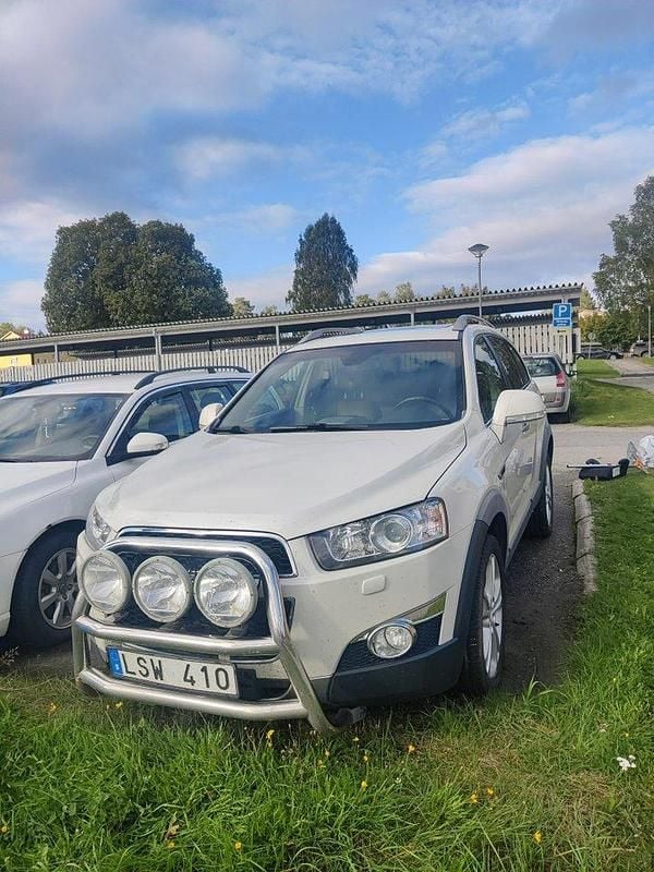 Vit Begagnad 2011 Chevrolet Captiva SUV | 25 000 kr - Bild 1/4