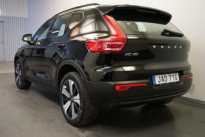 Begagnad Volvo XC40 Core 175 kW (238 HK) 2022 Svart SUV