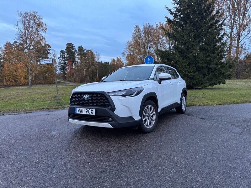 Vit Begagnad 2023 Toyota Corolla Cross SUV | 235 000 kr - Bild 1/1