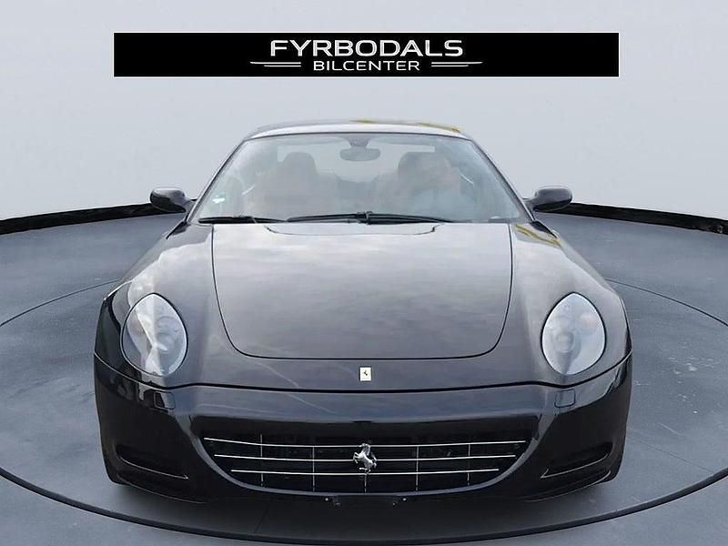 Begagnad Ferrari 612 540 HK (397 kW) 2005 Svart Sportkupé