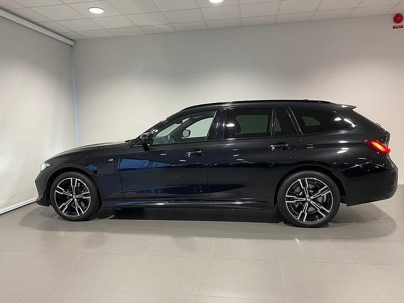 Begagnad BMW 330e M Sport 184 HK (135 kW) 2024 Svart Kombi