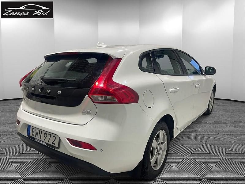 Begagnad Volvo V40 Kinetic 116 HK (85 kW) 2014 Vit Halvkombi