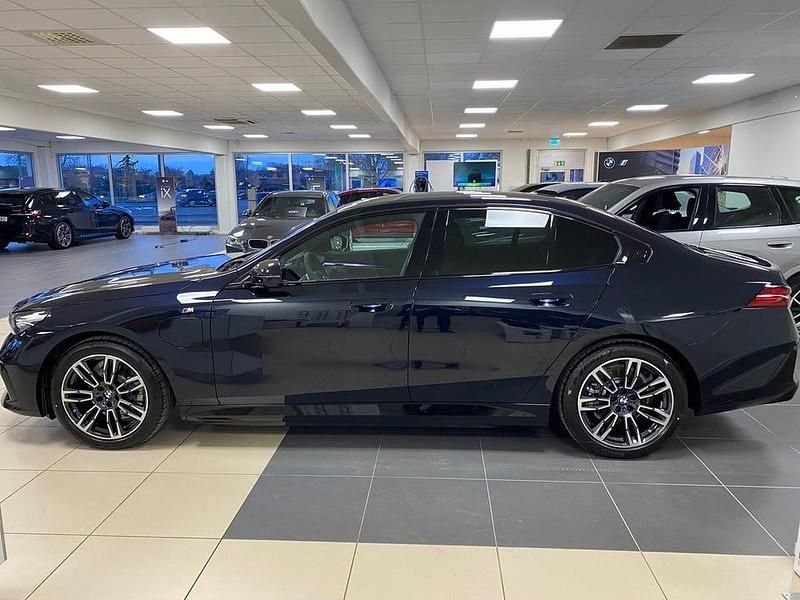 Ny BMW 530 M Sport 299 HK (219 kW) 2025 Svart Sedan