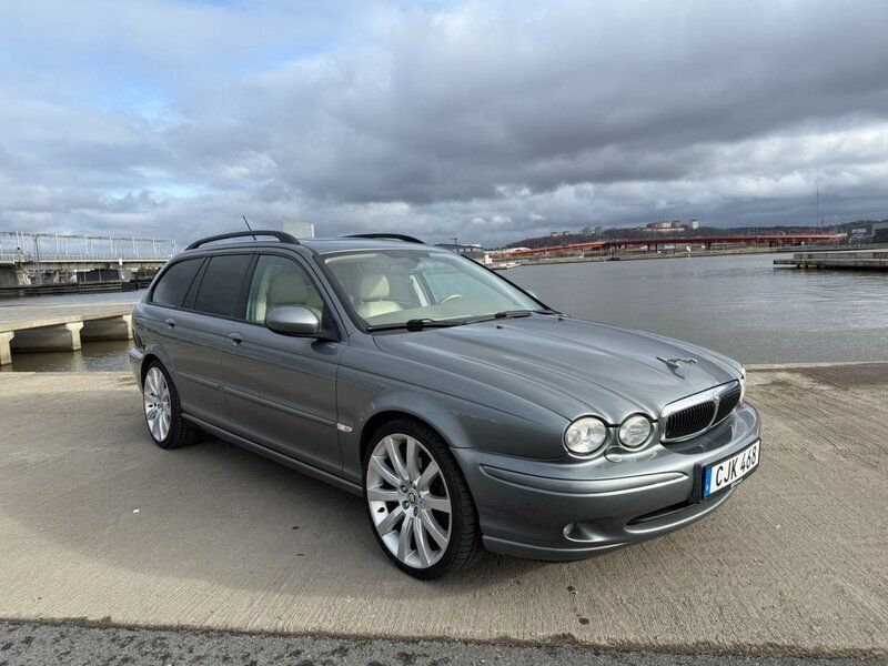 Mörkgrå (delfin grå) Begagnad 2004 Jaguar X-type Kombi | 44 900 kr - Bild 1/4