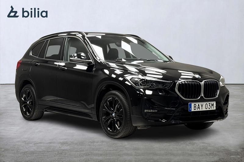 Svart Begagnad 2020 BMW X1 Sport Line SUV | 289 000 kr (Marknadspris) - Bild 1/4