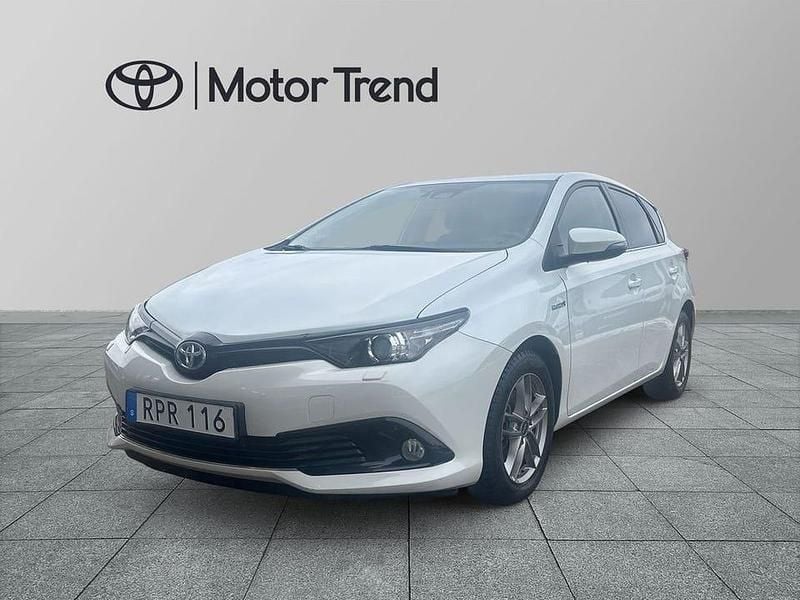 Vit Begagnad 2018 Toyota Auris Hybrid Edition | 179 900 kr (Marknadspris) - Bild 1/4