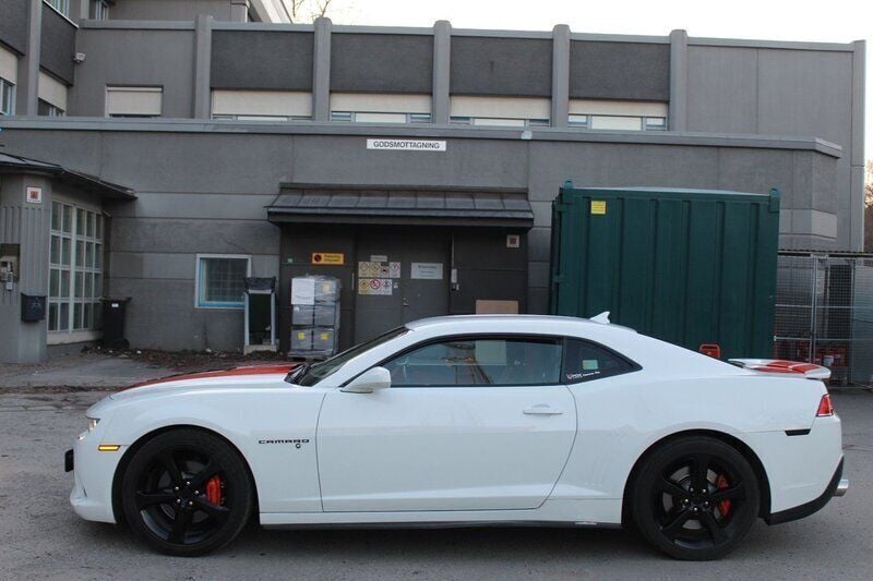 Flerfärgad Begagnad 2015 Chevrolet Camaro SS Sportkupé | 279 000 kr (Marknadspris) - Bild 1/4